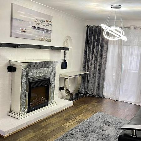 Spacious 4 Bedroom House 빌러리케이 외부 사진